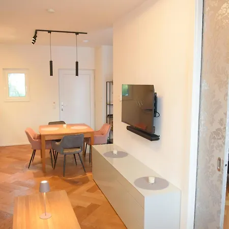 Stadtnest - Dachterrassenappartement アパート グラーツ